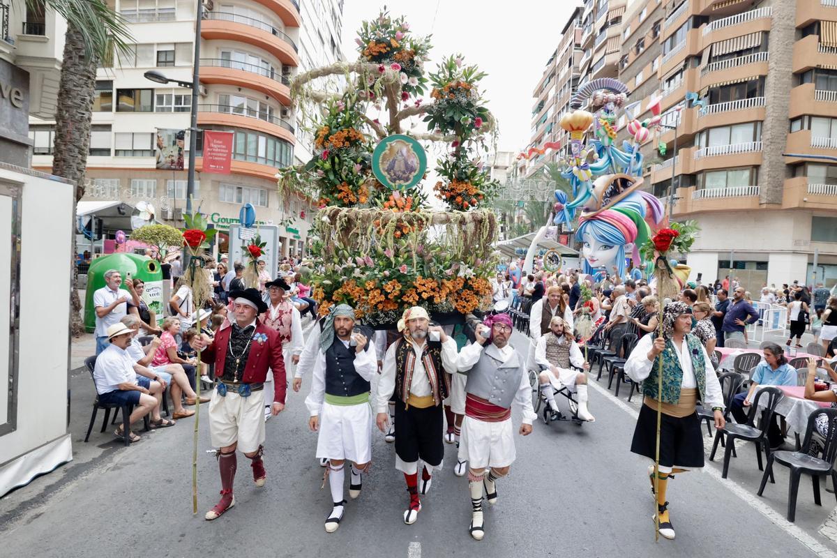 Muchos son los catafalcos que han recorrido las calles este martes