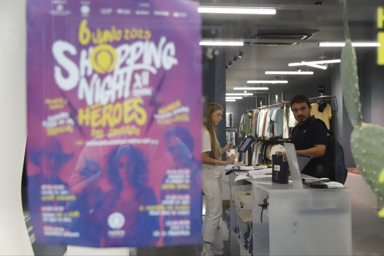 El centro de Córdoba se llena de ambiente en la Shopping Night 2025