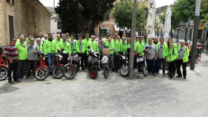 Participantes, este domingo, en Son Servera, con autoridades locales.