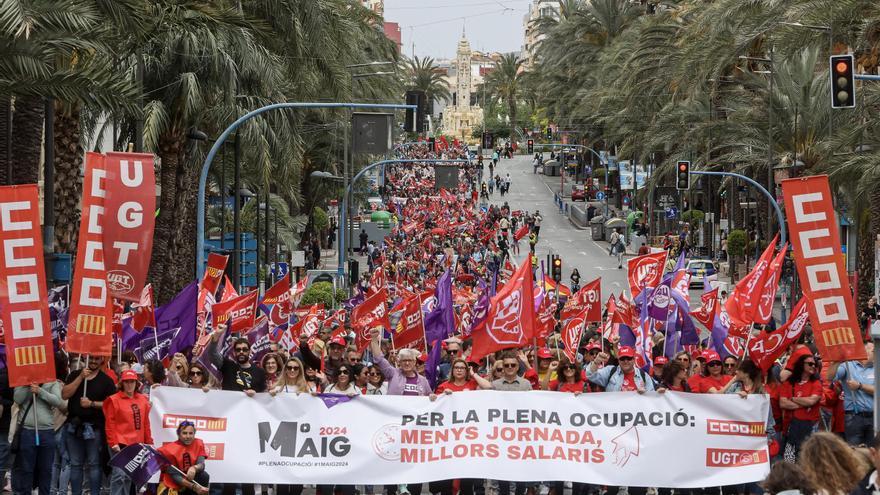 La reivindicación por &quot;una plena ocupación&quot; abre la manifestación del Primero de Mayo en Alicante