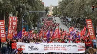 La reivindicación por "una plena ocupación" abre la manifestación del Primero de Mayo en Alicante