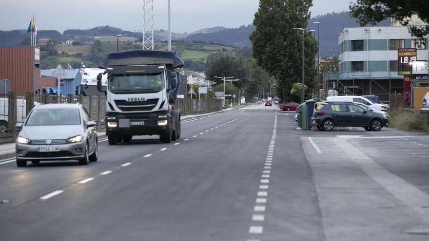 Reabre al tráfico la carretera de la ría tras las obras de mejora del firme