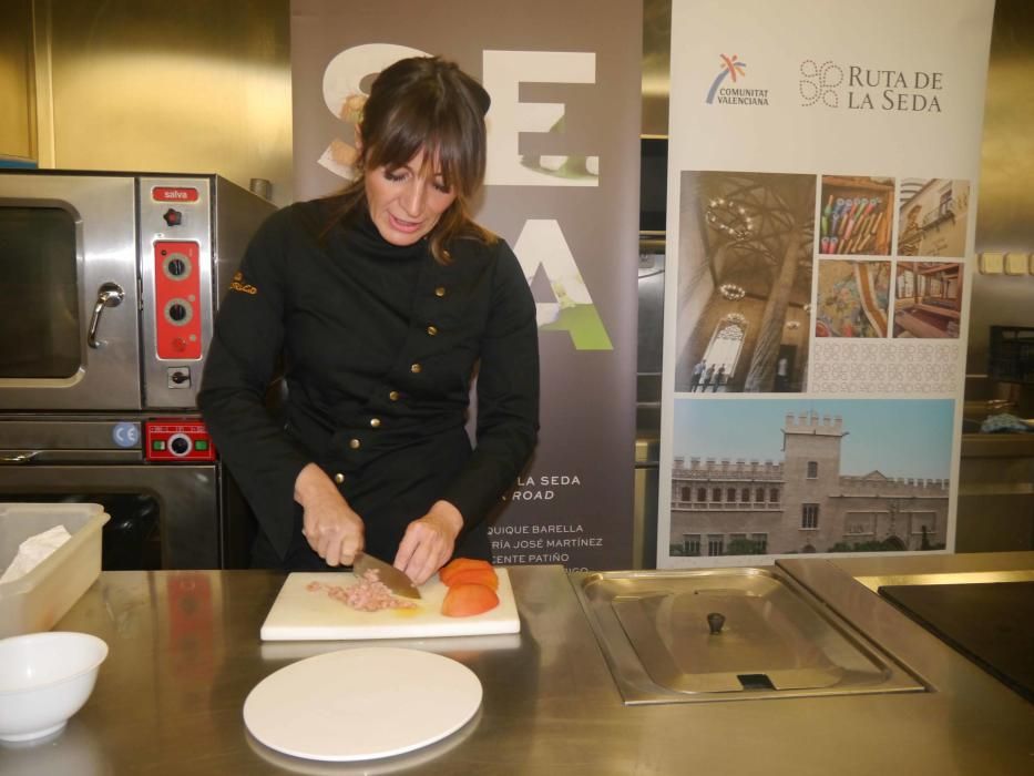 Begoña Rodrigo prepara el tartar para realizar su tiara.