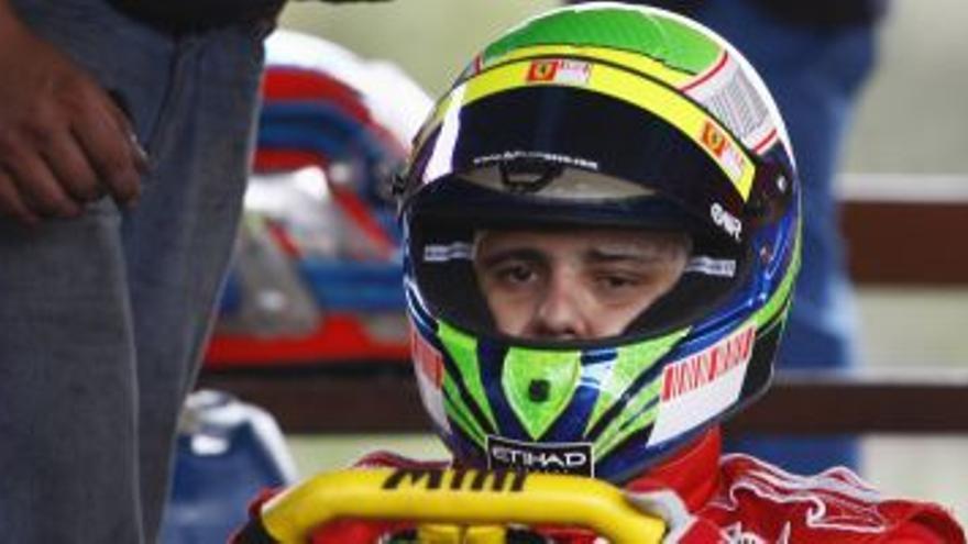 Massa da sus primeras vueltas a un circuito desde el accidente en Hungría a bordo de un kart