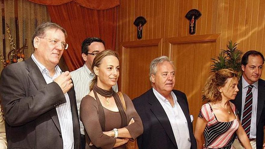 Miembros del consejo de administración del Lucentum, con la alcaldesa al frente, en una reunión reciente