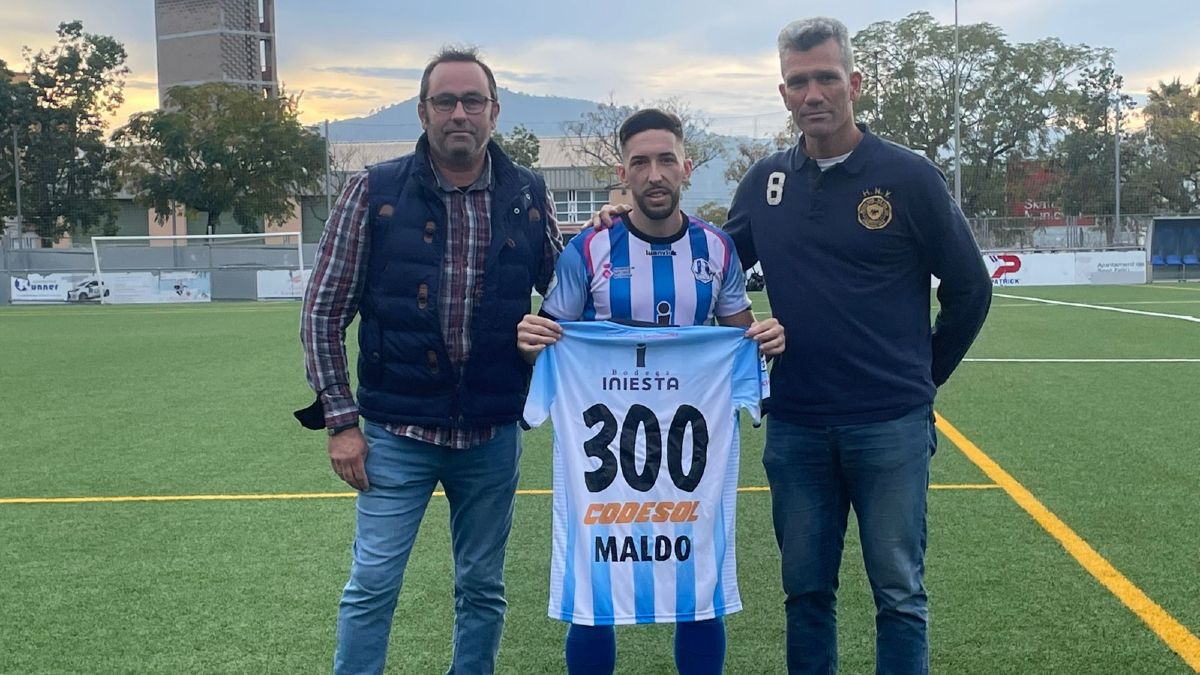 Daniel Maldonado, Andrés González y Miguel Ángel Campoy, en un homenaje por los 300 partidos de 'Maldo'