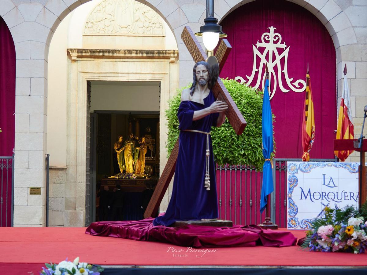 Uno de los momentos más esperados fue la salida de Las Tres Marías y San Juan por el pórtico de Belén en el pregón de la Semana Santa de Crevillent