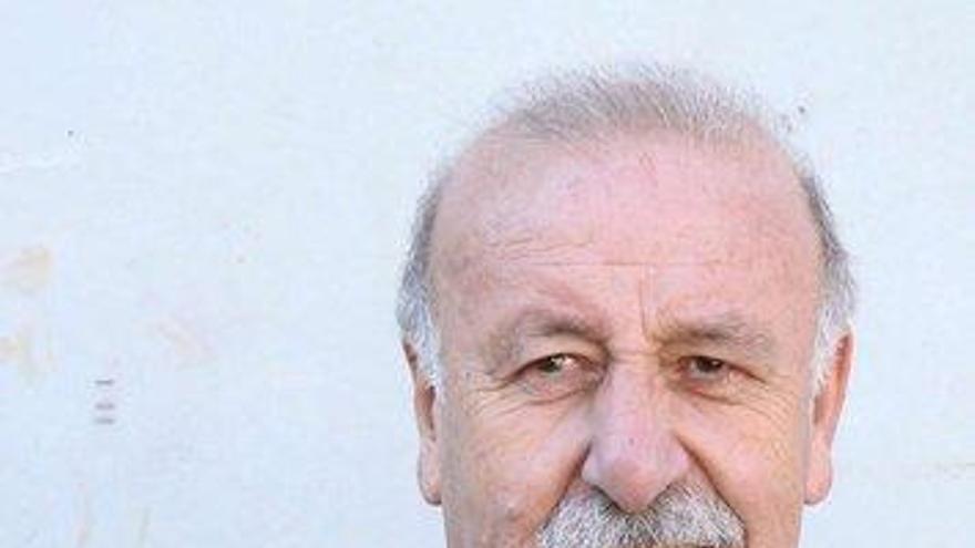 Del Bosque, con las camisetas del Oviedo y el Sporting.