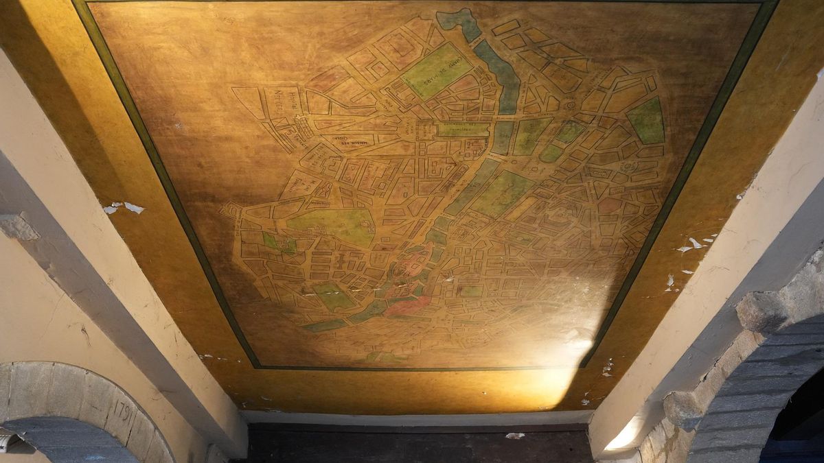 L'estat actual del mapa de París de sota les voltes de la rambla de la Llibertat.
