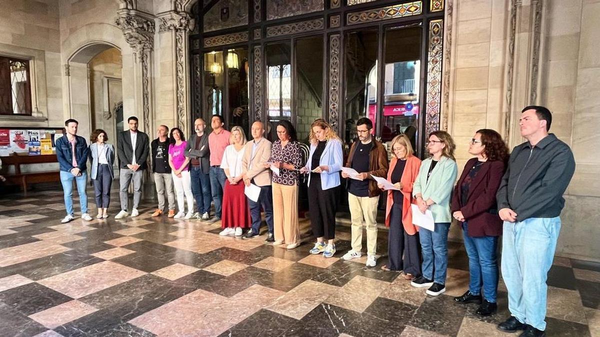 Imagen de la lectura del manifiesto esta mañana en el Palau del Consell.