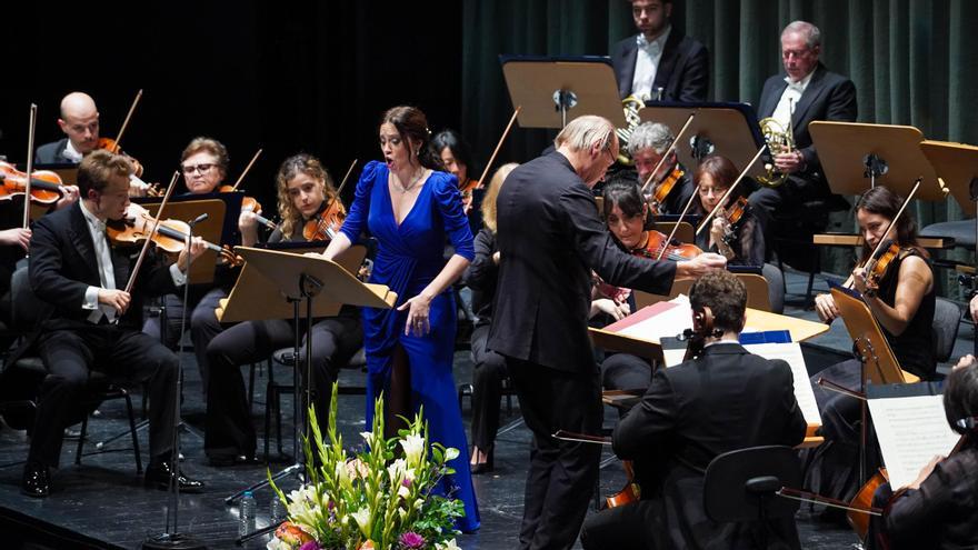 Leonor Bonilla resplandece junto a la ROSS