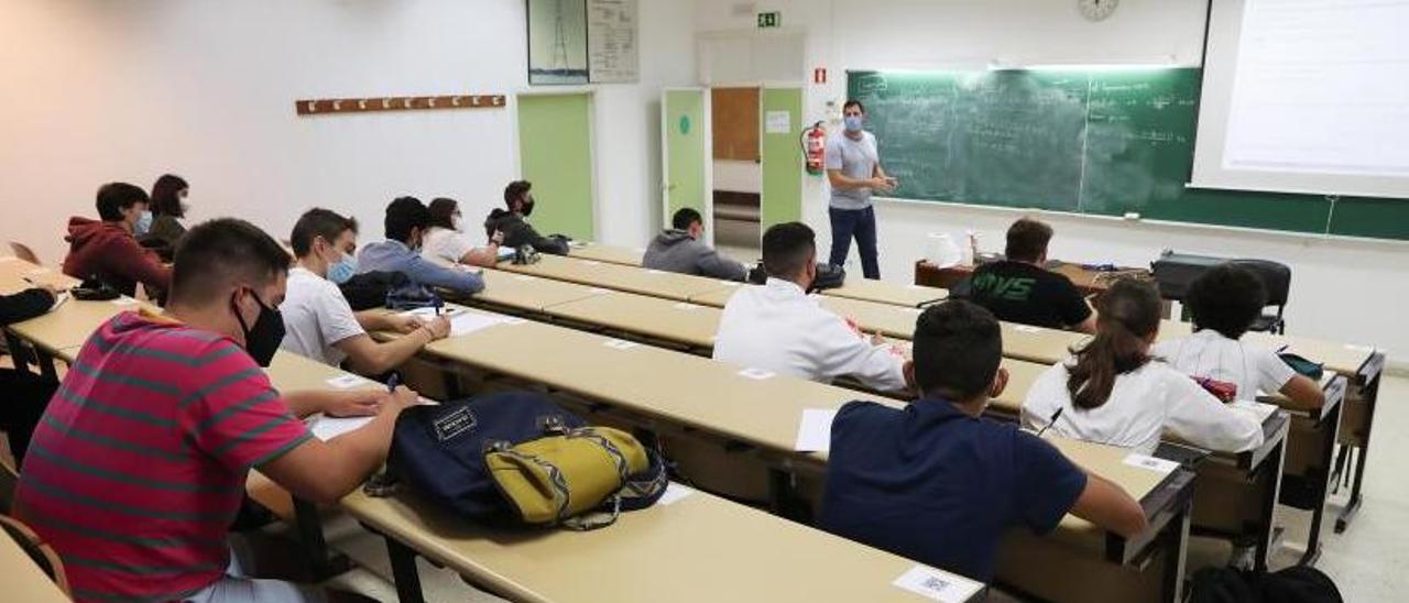 Estudiantes en la Universidade de Vigo.