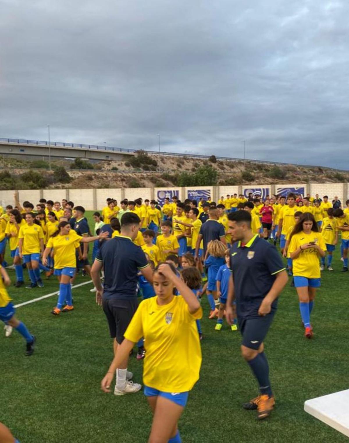 El CD El Campello presenta a su gran familia para la temporada 2022-2023