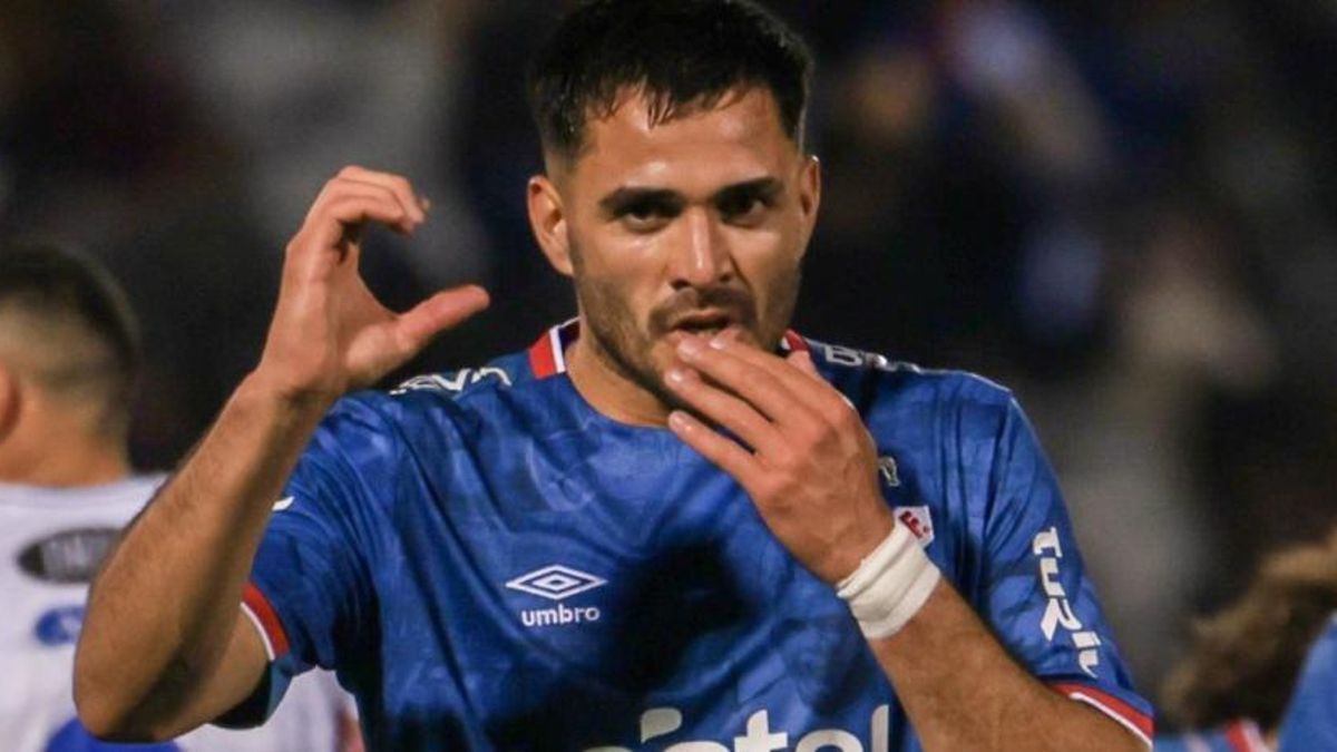 Maxi Gómez celebra un gol con Nacional