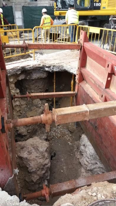 Aparece un tramo del Baluarte de San Carlos en las obras de Aguas en la Explanada