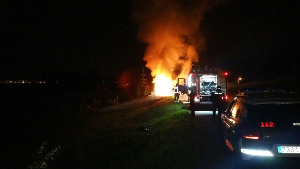 Segundo coche en llamas en Bueu en menos de 24 horas