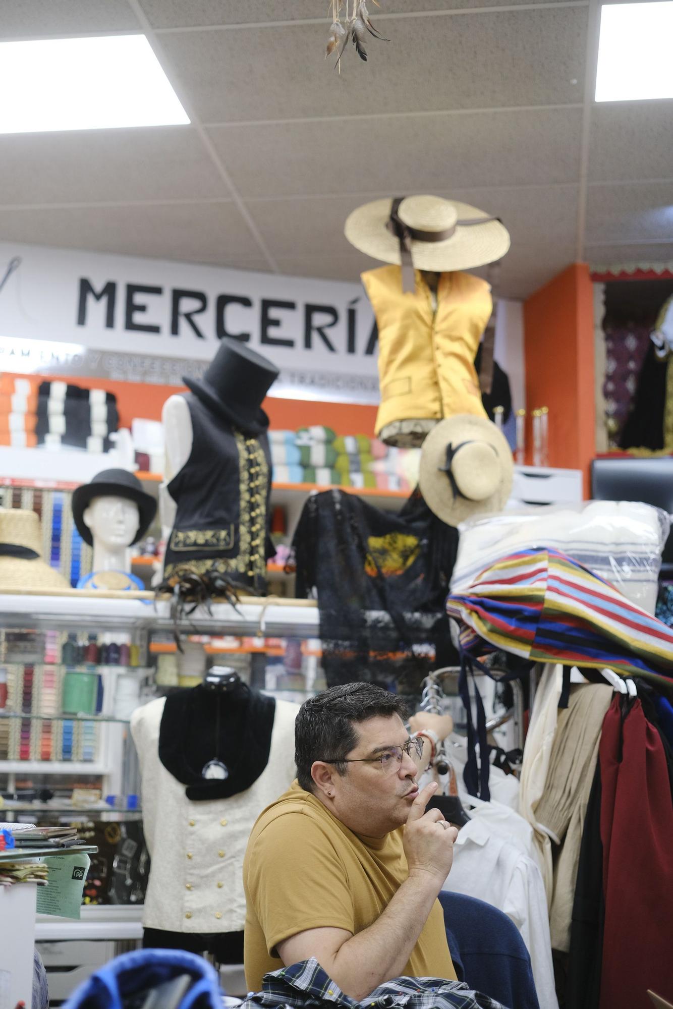 Confección de trajes tradicionales de Canarias en Santa Brígida