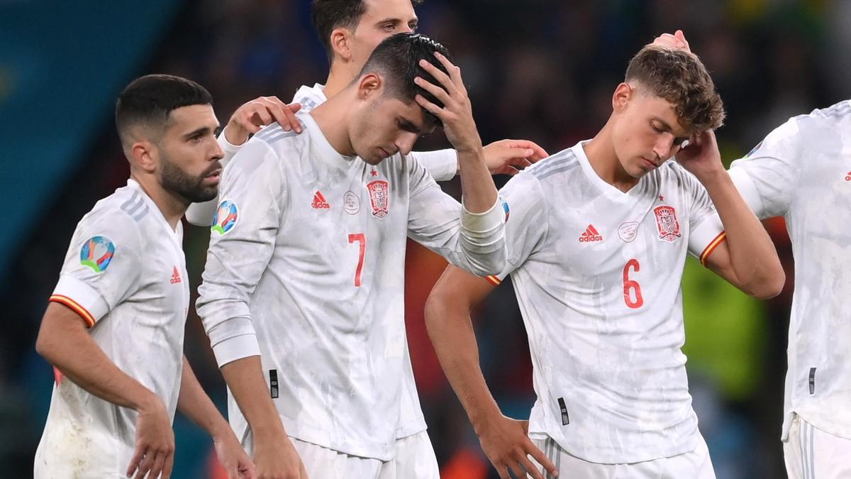 Los jugadores de España, tras caer contra Italia en seminfinales.