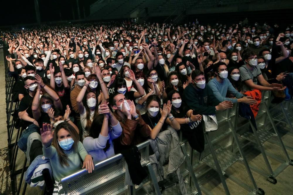 Moments del concert de 'Love of Lesbian' aquest dissabte al Palau Sant Jordi