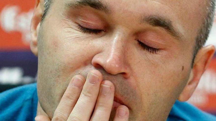 Andrés Iniesta, emocionado durante la rueda de prensa de ayer.