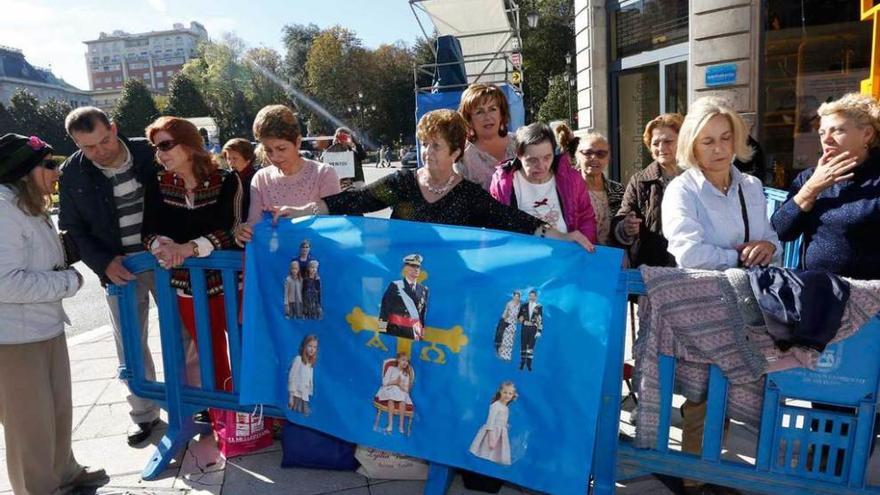 Las ocho horas de las Berdayes frente al teatro