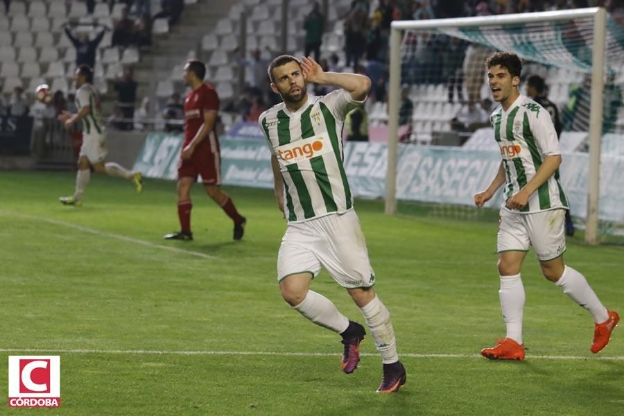 El Córdoba vence en el último suspiro al Zaragoza.