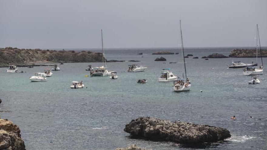 La confusión por el fondeo en Tabarca fuerza al Gobierno a aclarar las nuevas prohibiciones