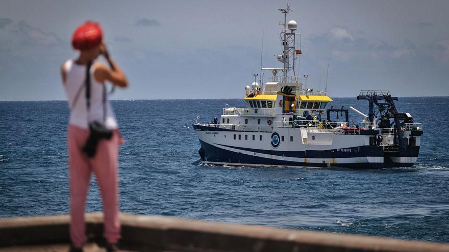 El ‘Ángeles Alvariño’ sigue varios días buscando a Anna y Tomás Gimeno