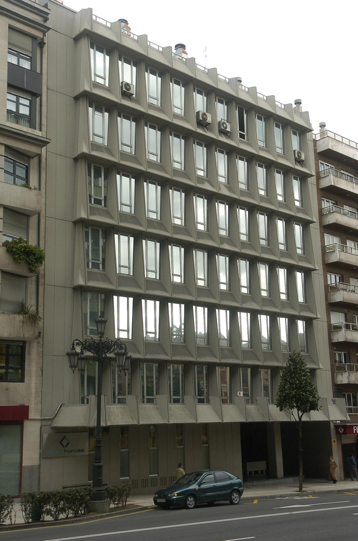 Edificio de Hunosa, en Oviedo, obra del arquitecto.