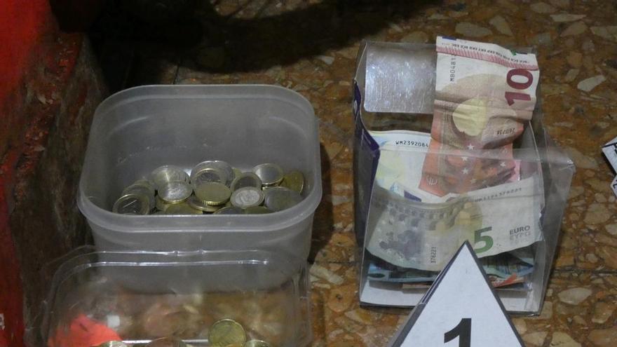 Desmantellen un punt de venda de droga en el pis del carrer Torres i Bages de Salt