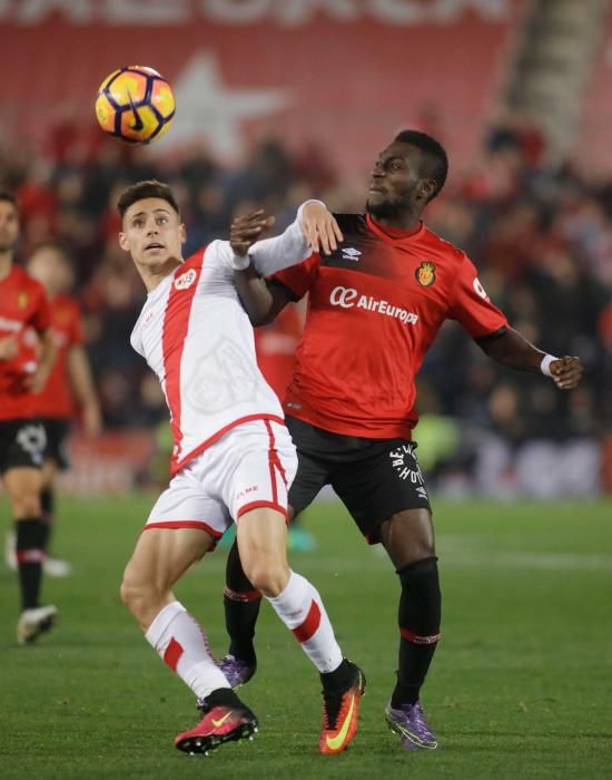 Mit dem sechsten Saisonsieg hat sich Real Mallorca erstmal wieder aus dem Tabellenkeller rausgeschossen. Der Zweitligist gewann am Sonntagabend (12.2.) im Stadion von Son Moix gegen Rayo Vallecano mit 2:1.