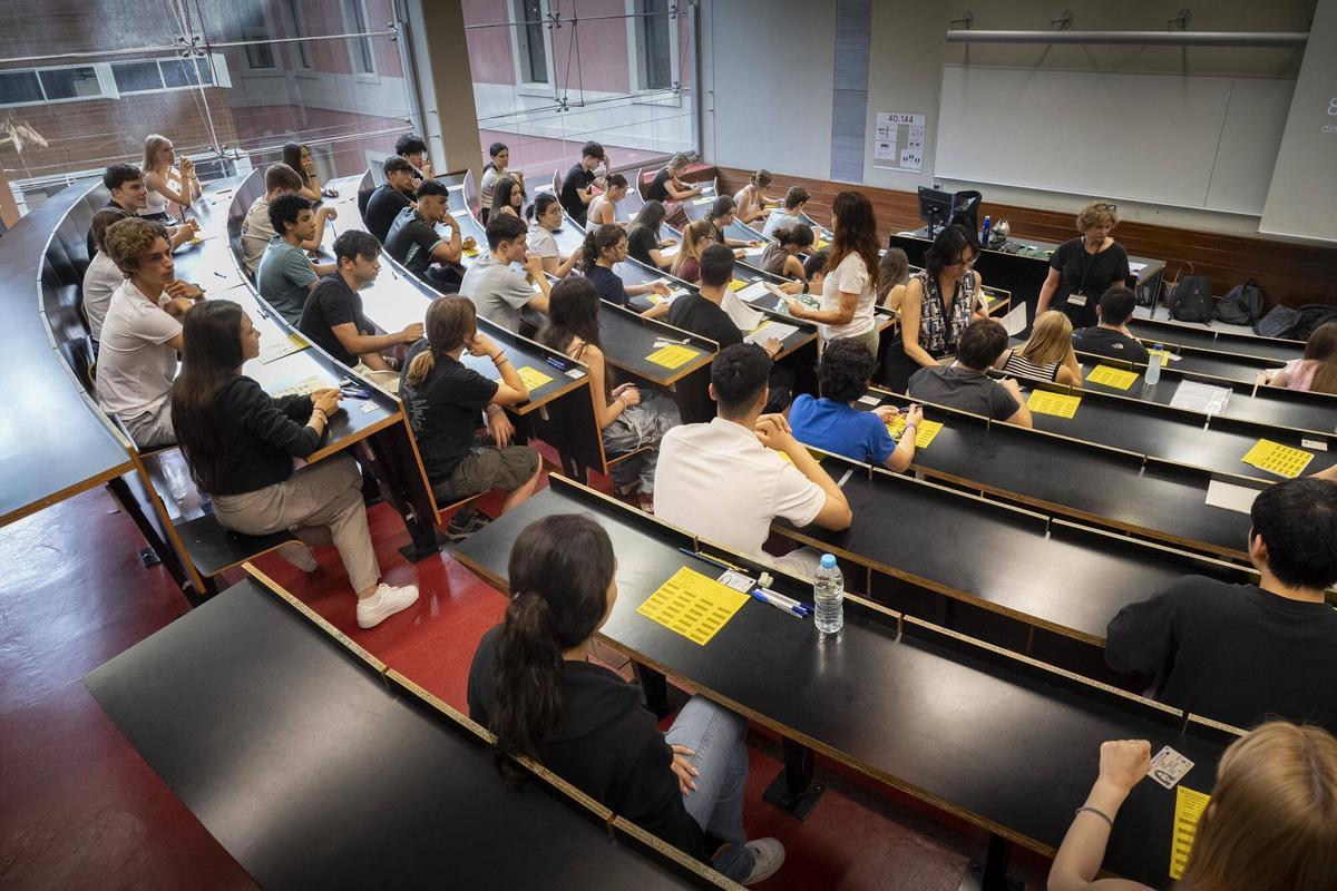 Emergència universitària en ciències de la salut: falten professors