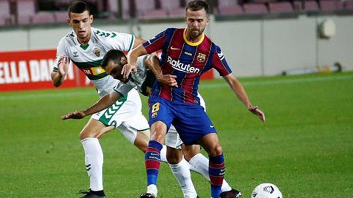 Miralem Pjanic ha debutado este sábado con la camiseta del FC Barcelona contra el Elche CF en la 55ª edición del Joan Gamper