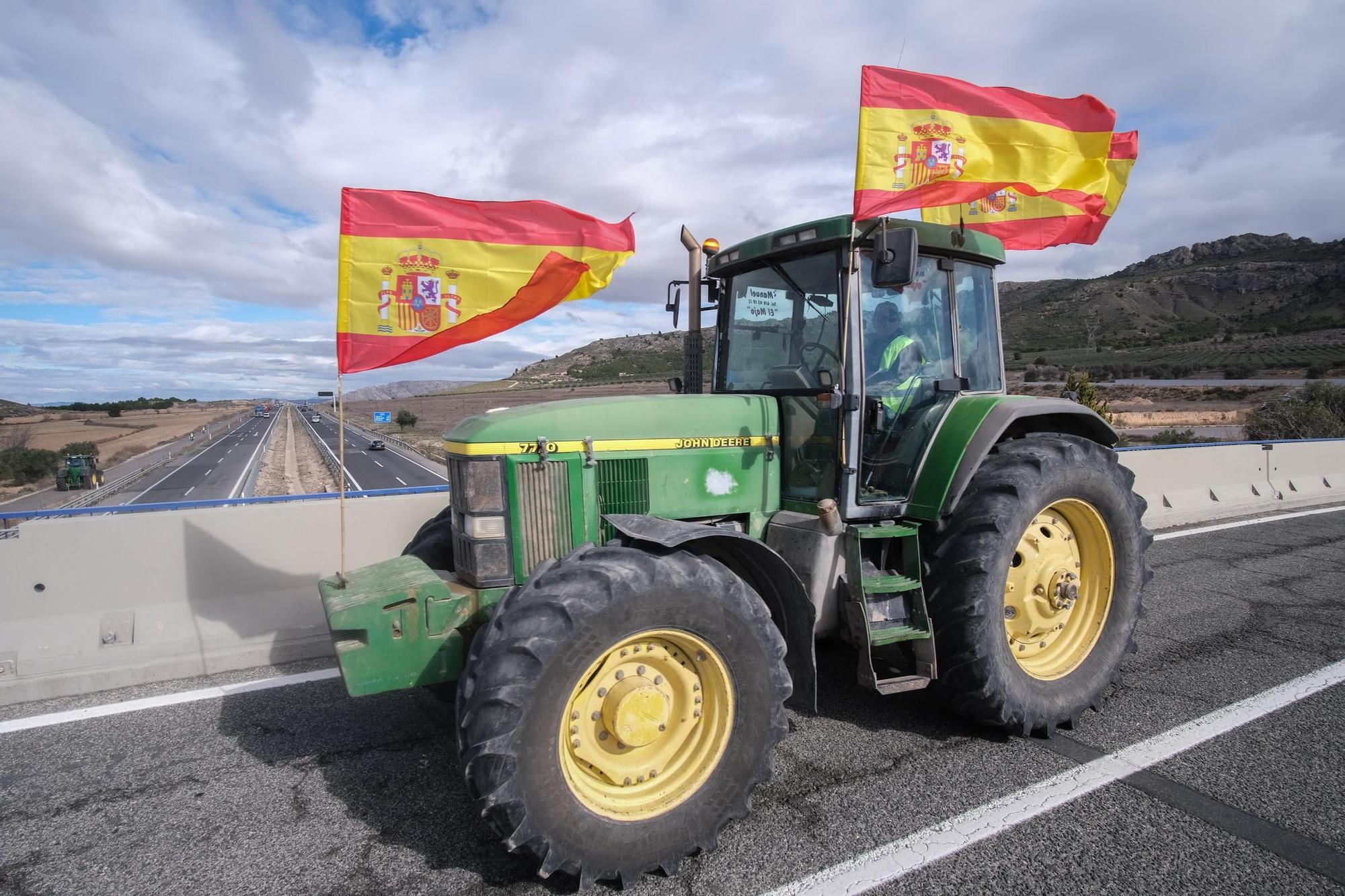 Así ha sido la protesta de agricultores del Alto y Medio Vinalopó en Villena