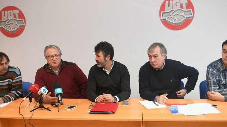 Reunión de García Mira y Villoslada, ayer, con Roberto Teijido y miembros de UGT.