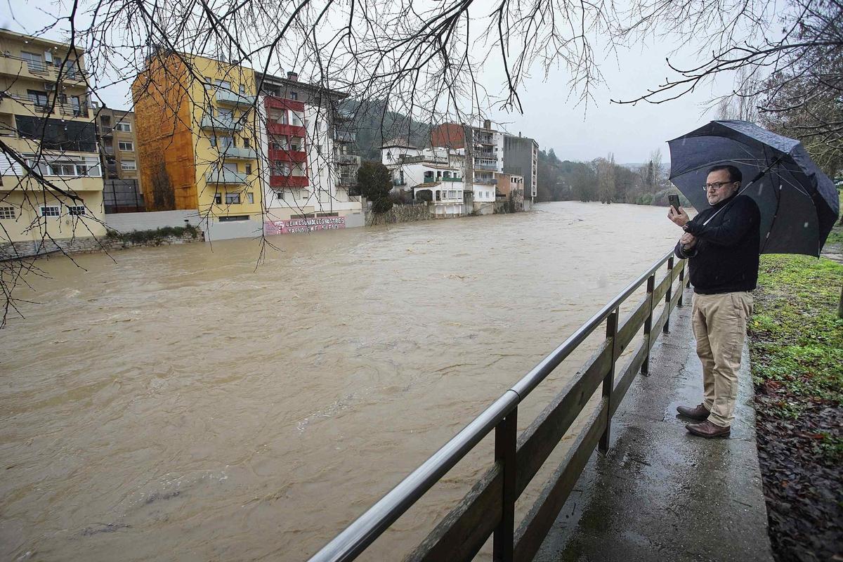 Les imatges de l'Onyar i el Ter plens d'aigua