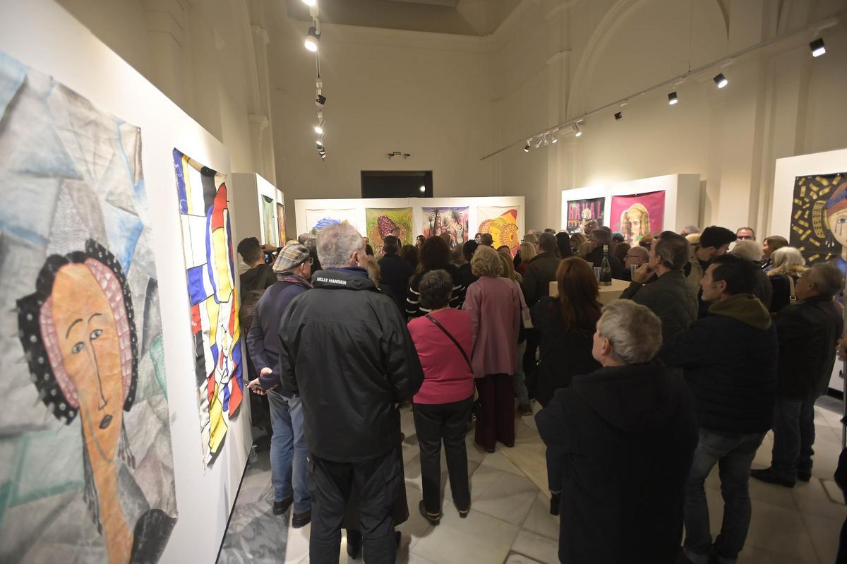 Inauguración en Elche de la exposición “Balconadas del tiempo: la Dama presente”