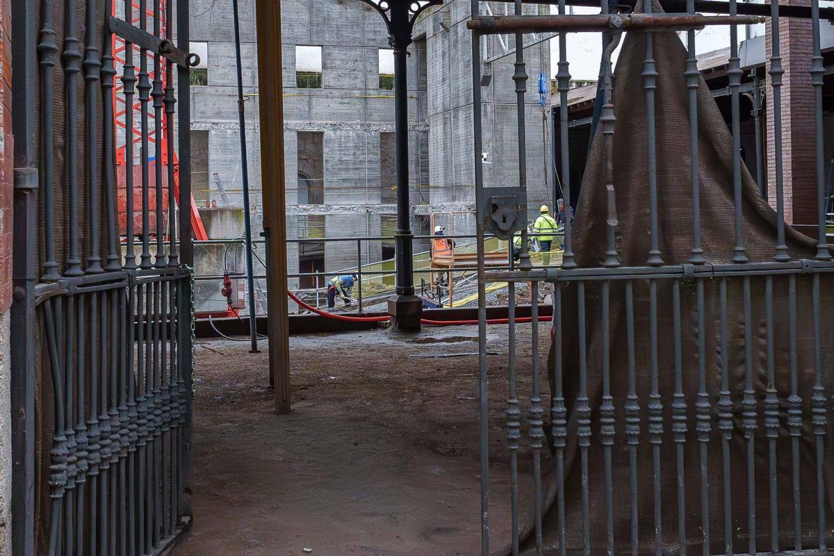 Así avanzan las obras  el antiguo Mercado de Calatrava.