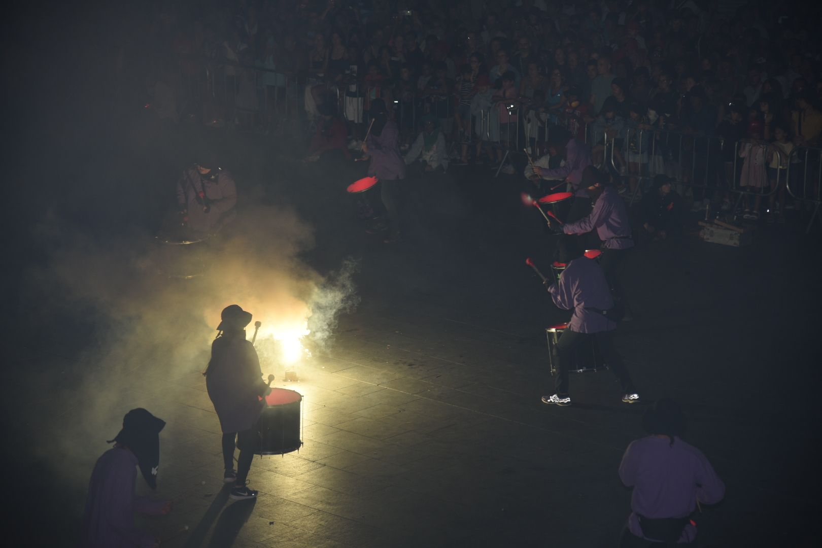 Esclat de gent a la Mostra del Correfoc