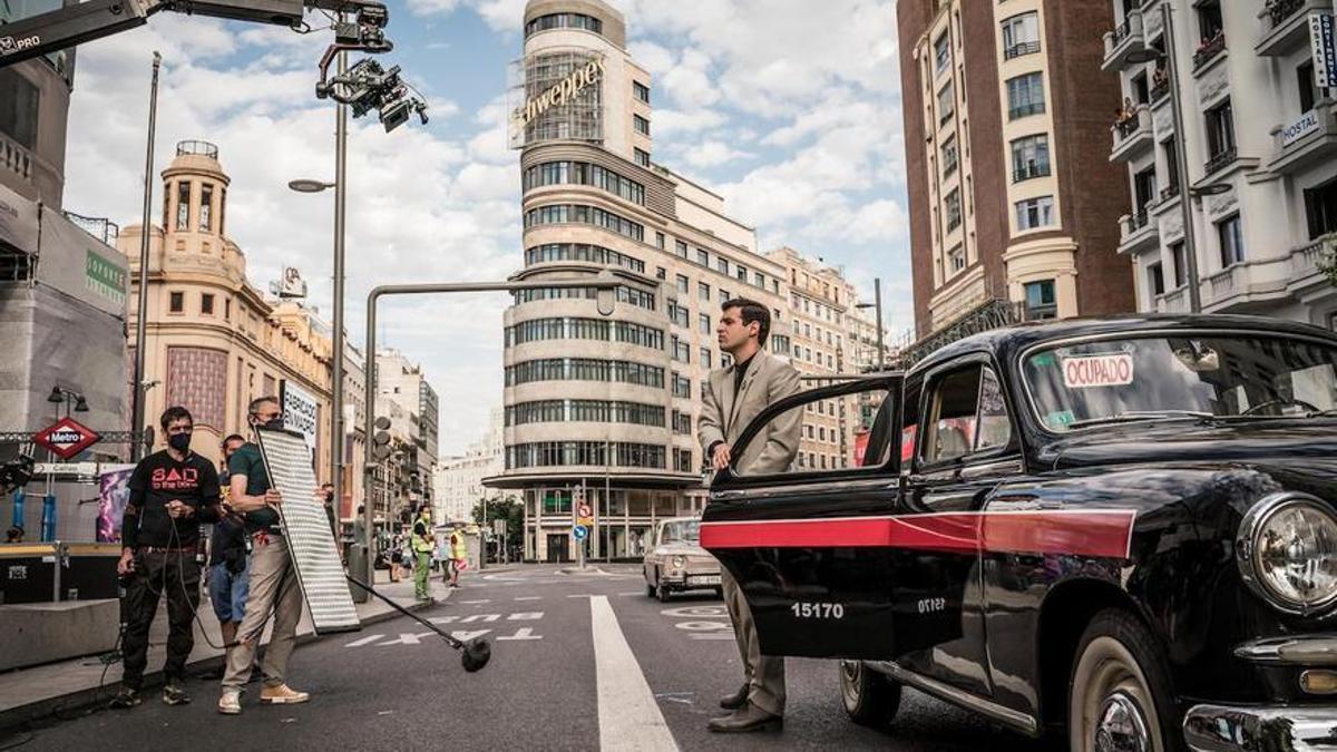 La Gran Vía de Madrid, otro escenario de cine, durante un rodaje.