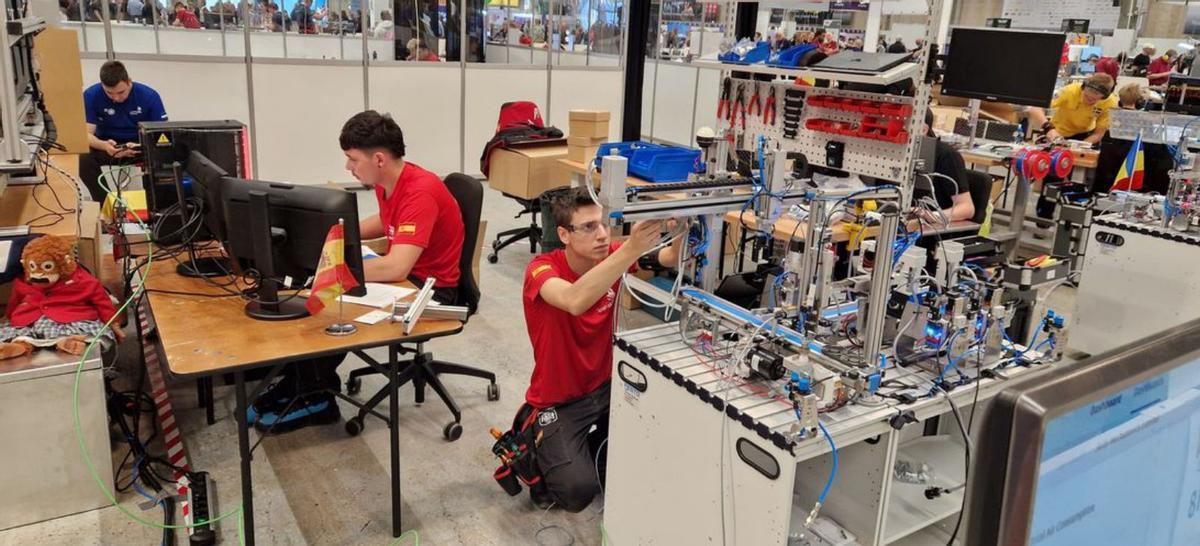 Los zamoranos, con el resto de competidores de Castilla y León, en Dinamarca. | Cedida