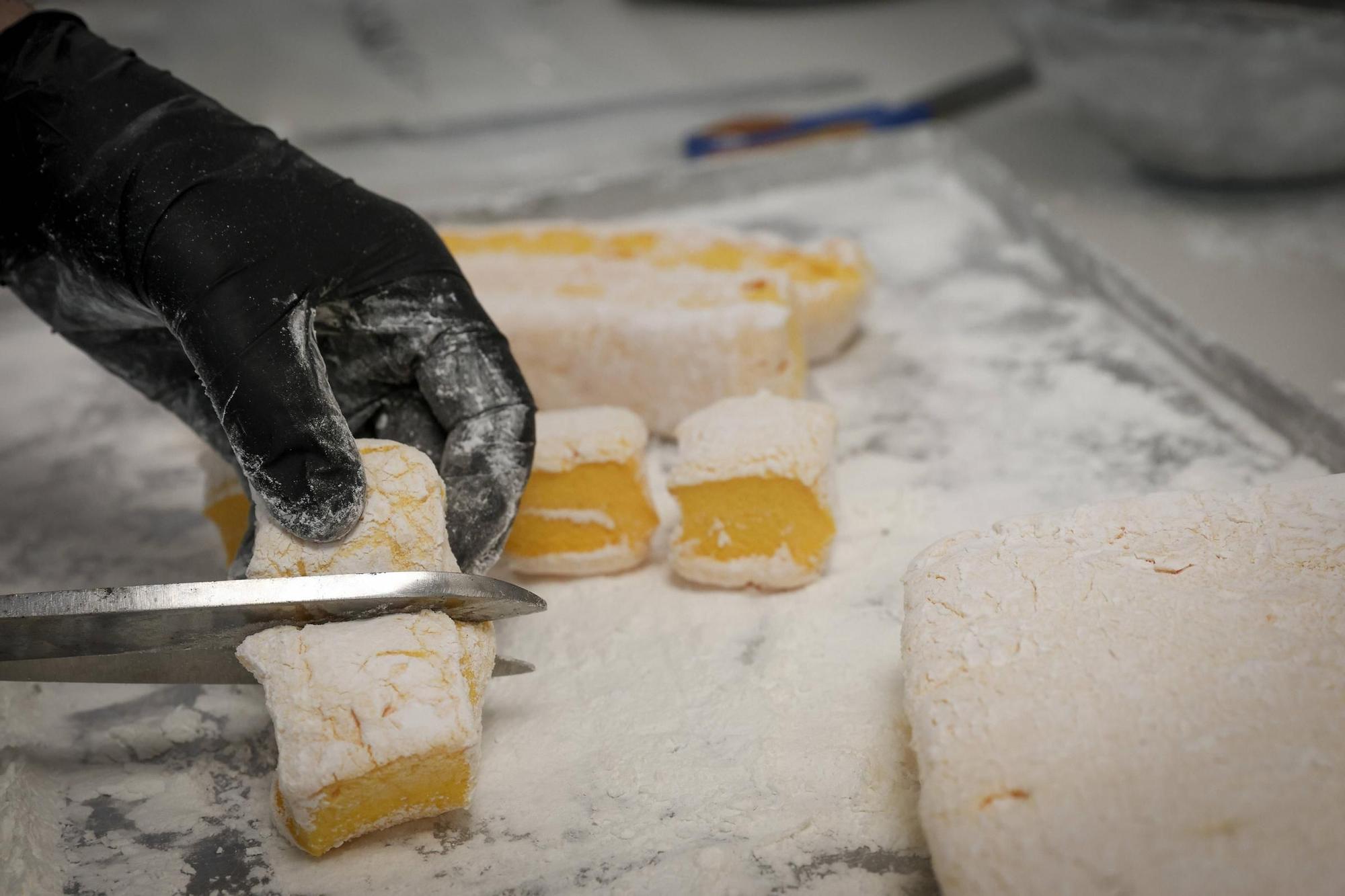 En el obrador de Mallorcandy, especialista en golosinas artesanas