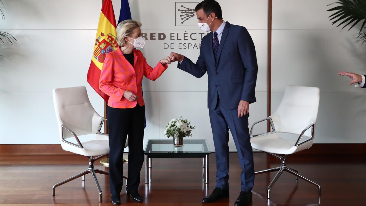 La reunió de la presidenta de la Comissió Europea, Ursula von der Leyen, i el president del govern espanyol, Pedro Sánchez, a Madrid per l&#039;aprovació de pla espanyol