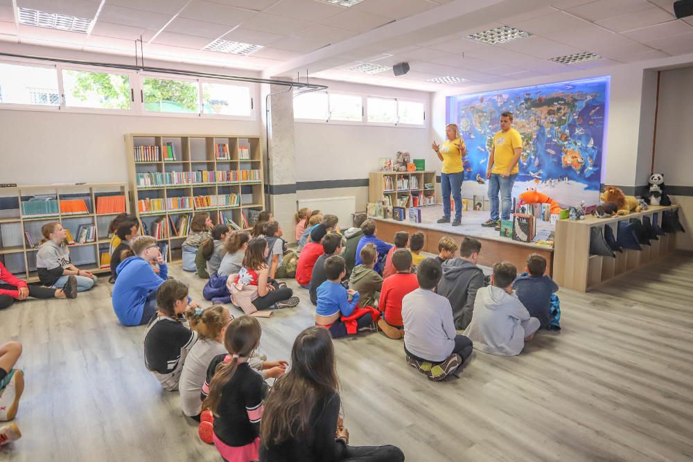 El centro pone en marcha un espacio multiusos para un alumnado diverso, con más de un 60% de extranjeros y muy bien acogido por la comunidad escolar de Orihuela Costa