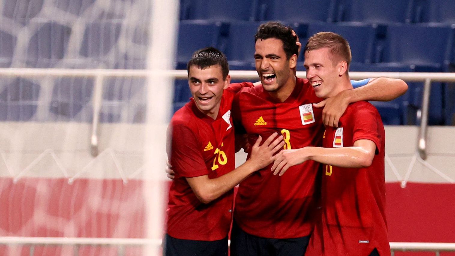 Pedri, Merino y Olmo celebrando el gol de España ante Argentina
