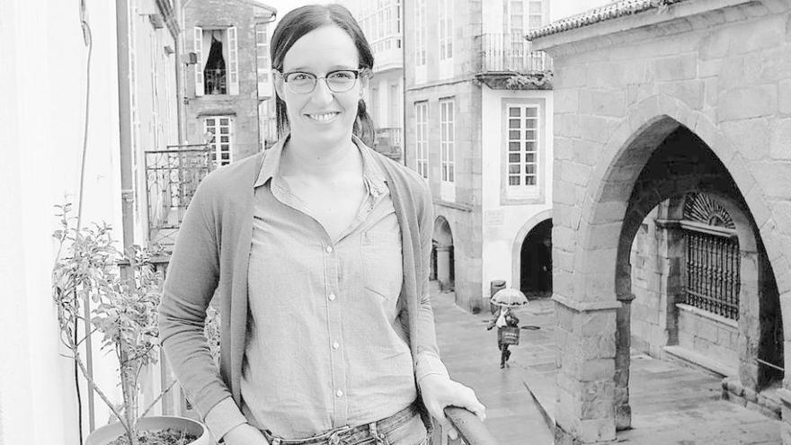 Fefa Noia, na balconada da sede do Centro Dramático Galego, en Compostela.