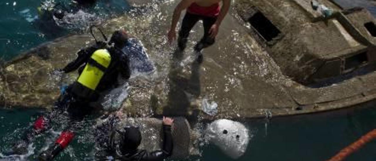 Sobre estas línes actividades en el instituto y la primitiva sede en el casco urbano de Alicante.