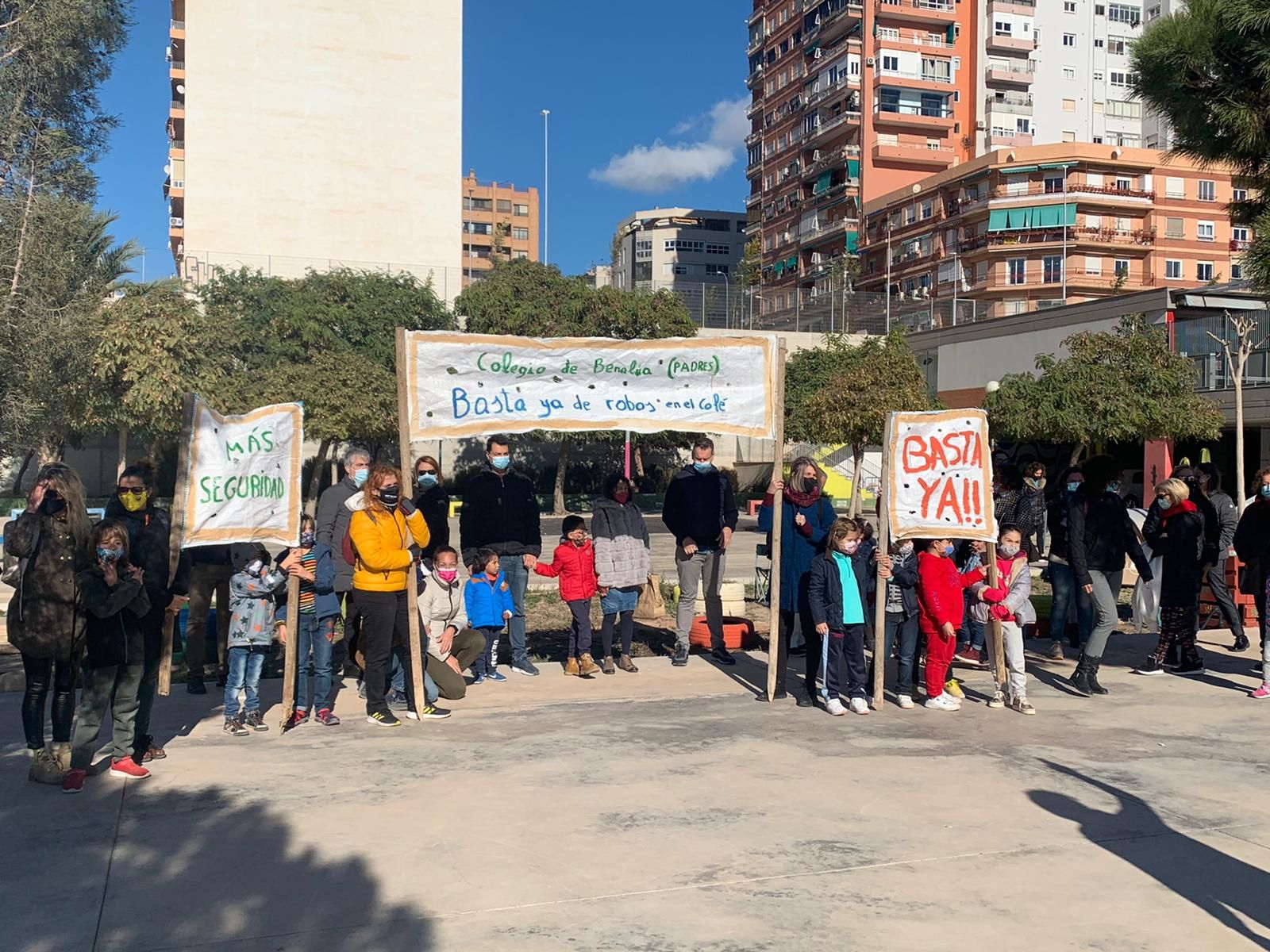 Patrullas de padres vigilan el colegio Benalúa tras cinco robos en dos semanas