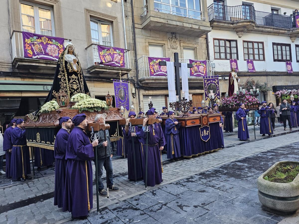 En imágenes, la procesión de La Soledad de Villaviciosa