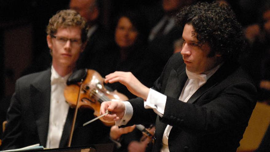 Dudamel llevará la batuta en 2017